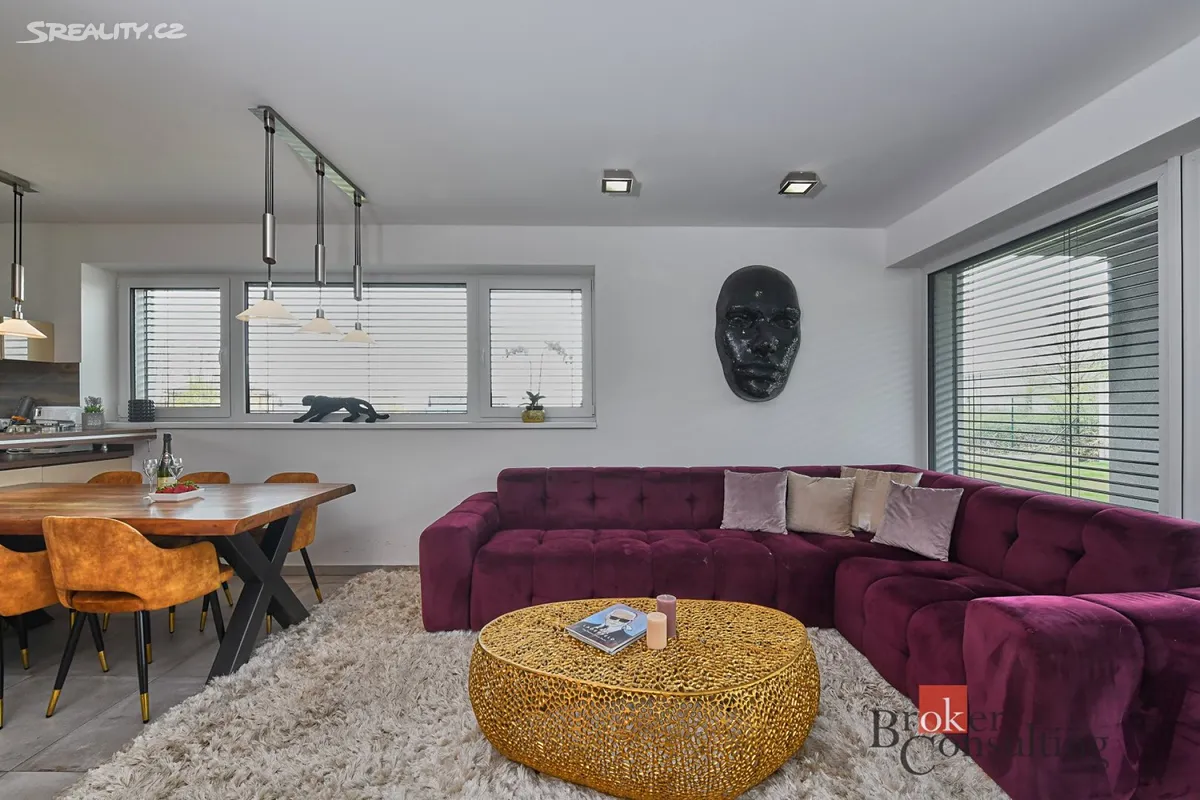Pronájem rodinného domu 180 m², pozemek 1270 m² – pohled 3