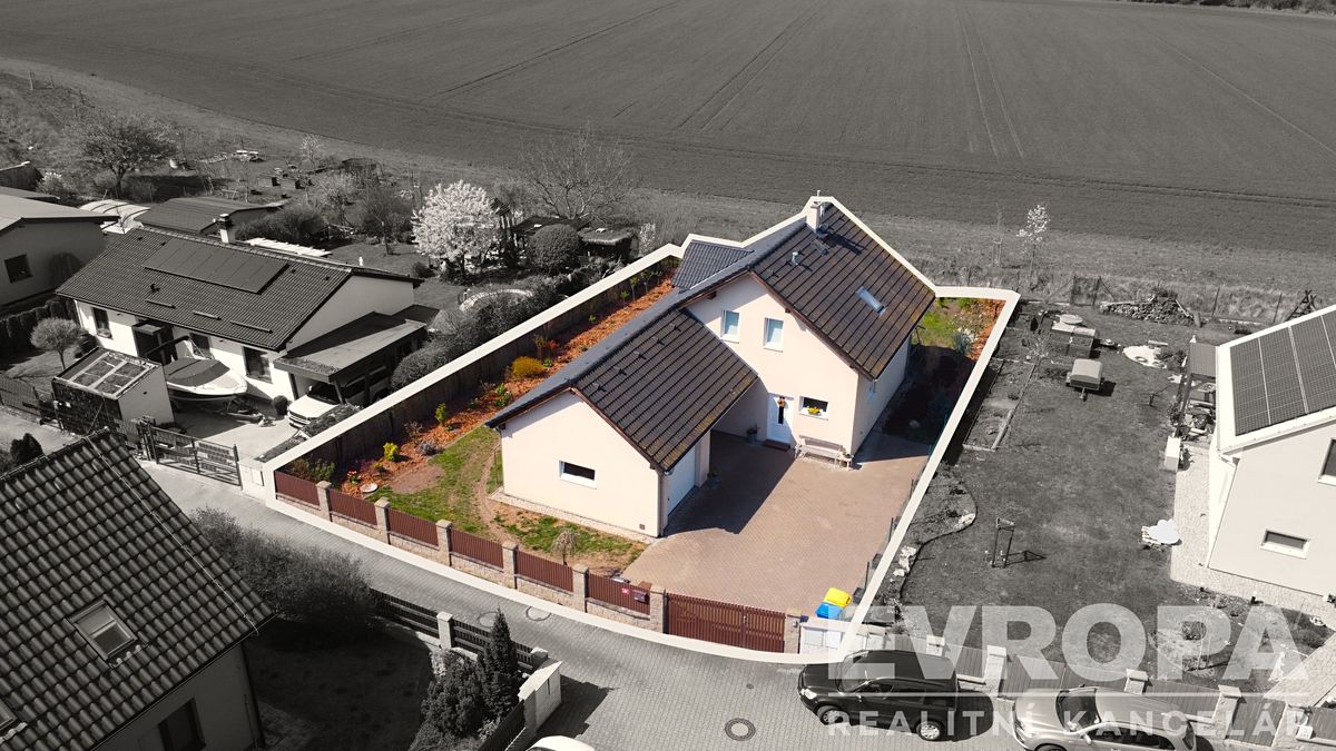 Prodej rodinného domu 145 m², pozemek 663 m² – fotografie 2