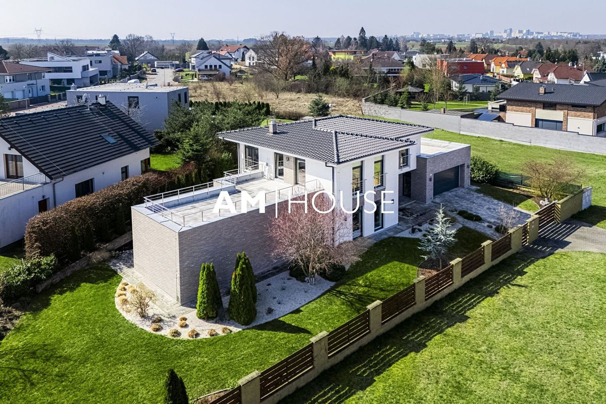 Prodej rodinného domu 330 m², pozemek 1277 m² – fotografie 2