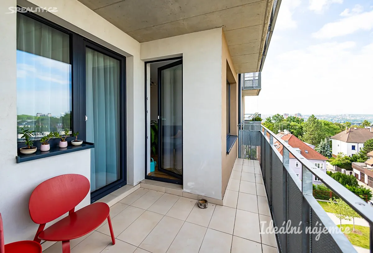 Pronájem bytu 2+kk 68 m² – pohled 3
