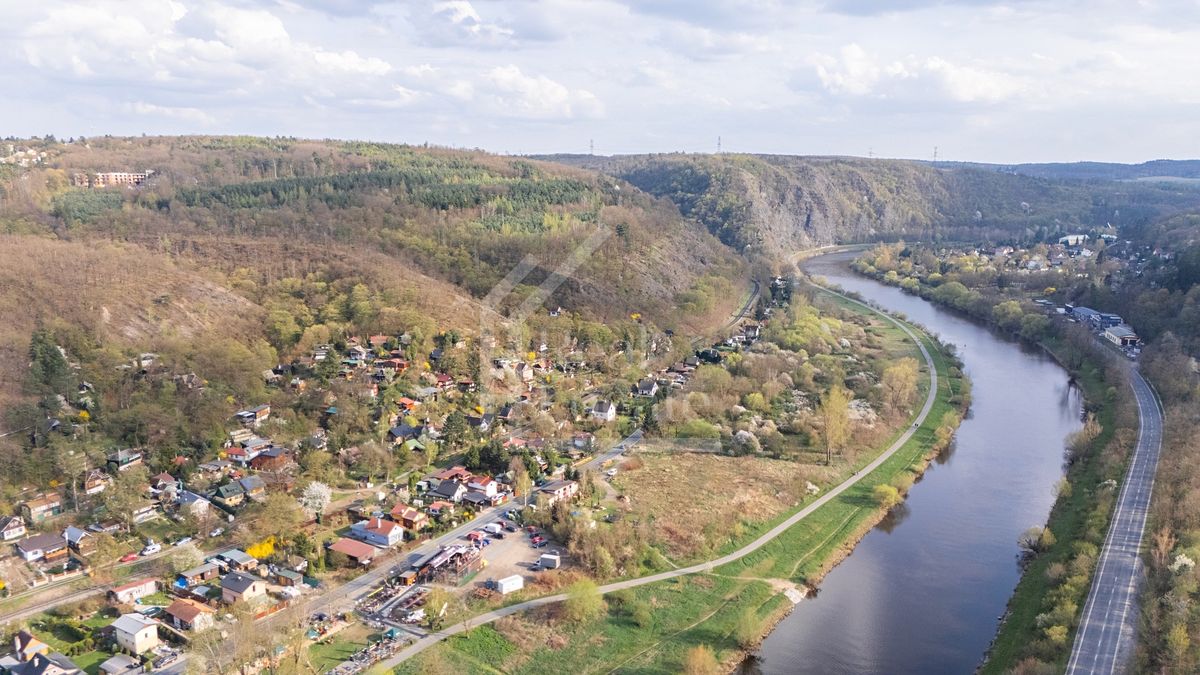 Prodej pozemku 5450 m²