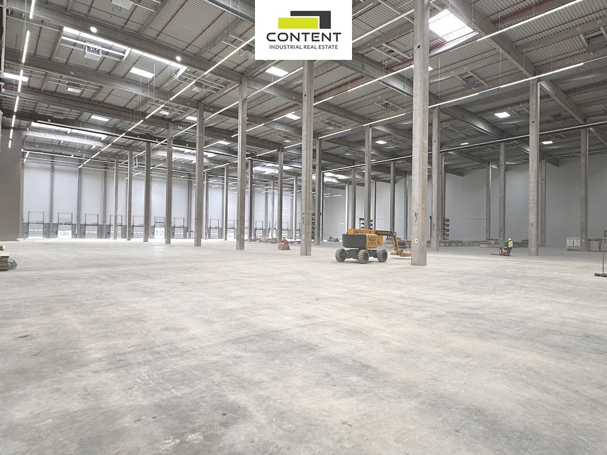 Pronájem skladového prostoru 6689 m² – fotografie 2
