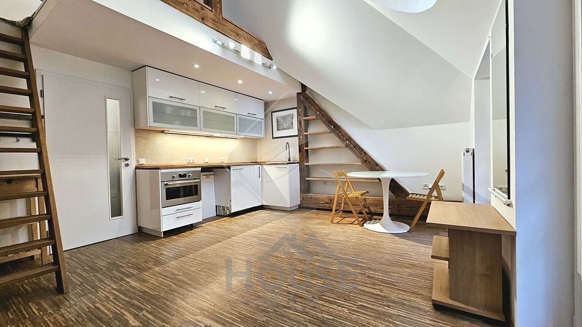 Prodej bytu 1+kk 35 m² (Podkrovní)