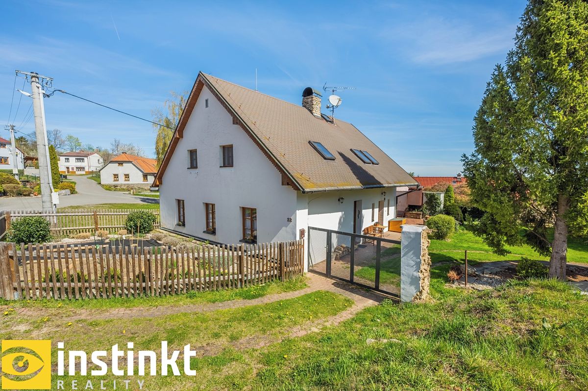 Prodej rodinného domu 180 m², pozemek 1718 m² – fotografie 2