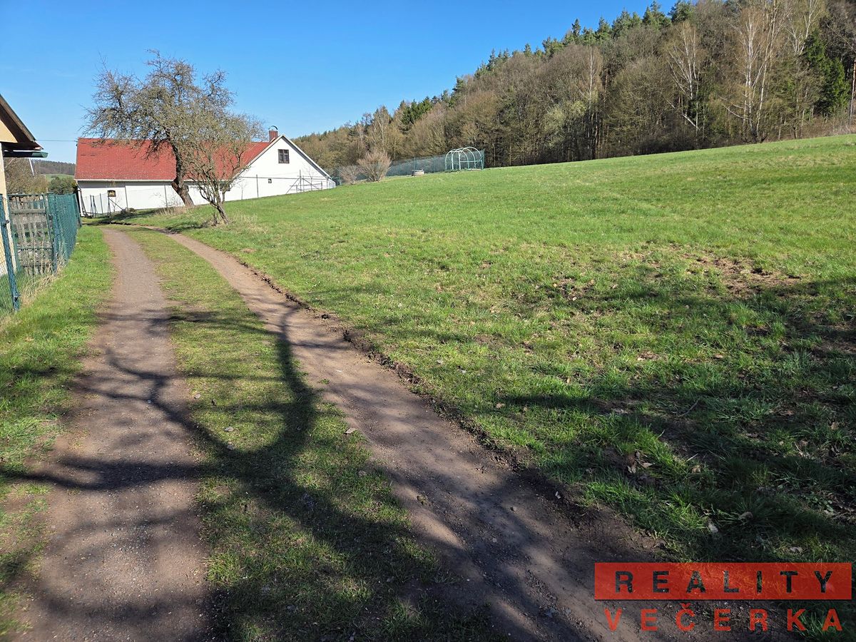 Prodej stavebního pozemku 1061 m² – fotografie 2