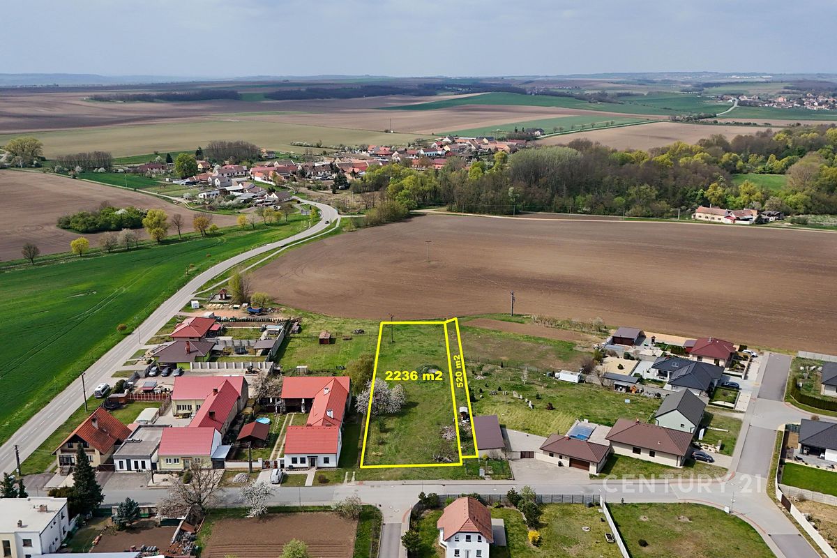 Prodej stavebního pozemku 2756 m²