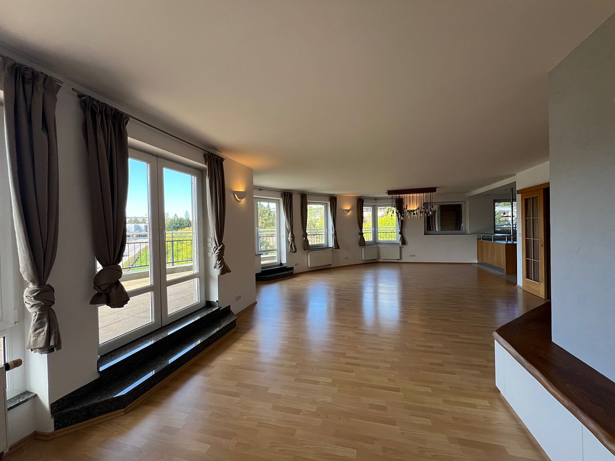 Prodej bytu 6 pokojů a více 167 m² – fotografie 3