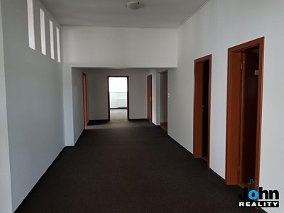 Комерційне приміщення в оренду, 200 м² (3 з 15)