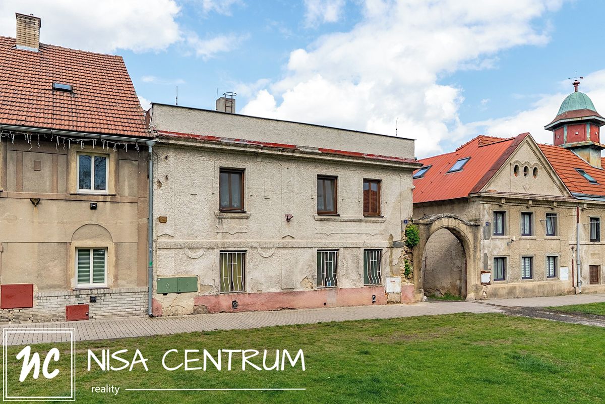 Prodej rodinného domu 460 m², pozemek 385 m² – fotografie 2