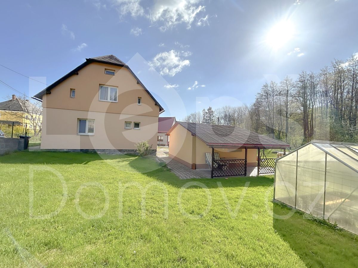 Prodej rodinného domu 185 m², pozemek 1515 m²