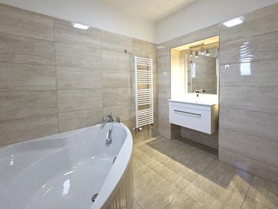 Pronájem bytu 3+1, 94 m² (3 z 17)