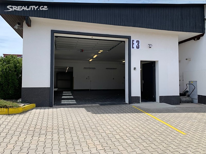 Pronájem skladového prostoru 392 m², okres Pardubice