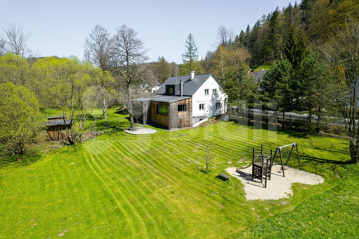 Prodej rodinného domu 370 m², pozemek 3106 m² – fotografie 2
