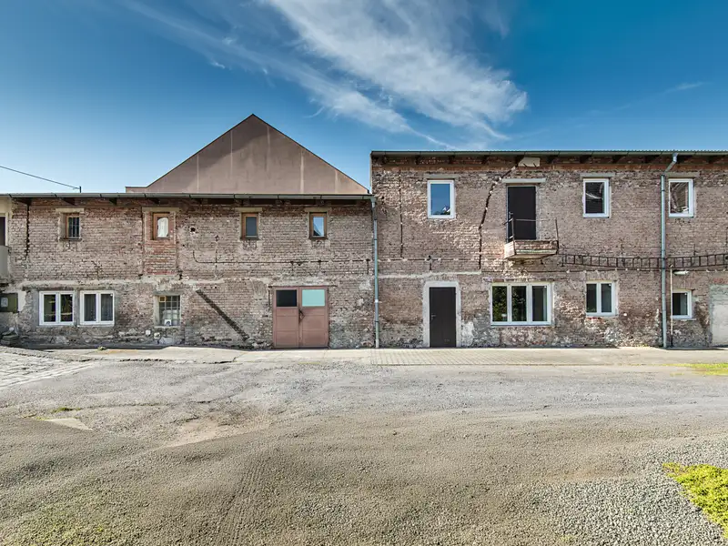 Prodej obchodního prostoru 340 m², Kolín – náhled fotky 2