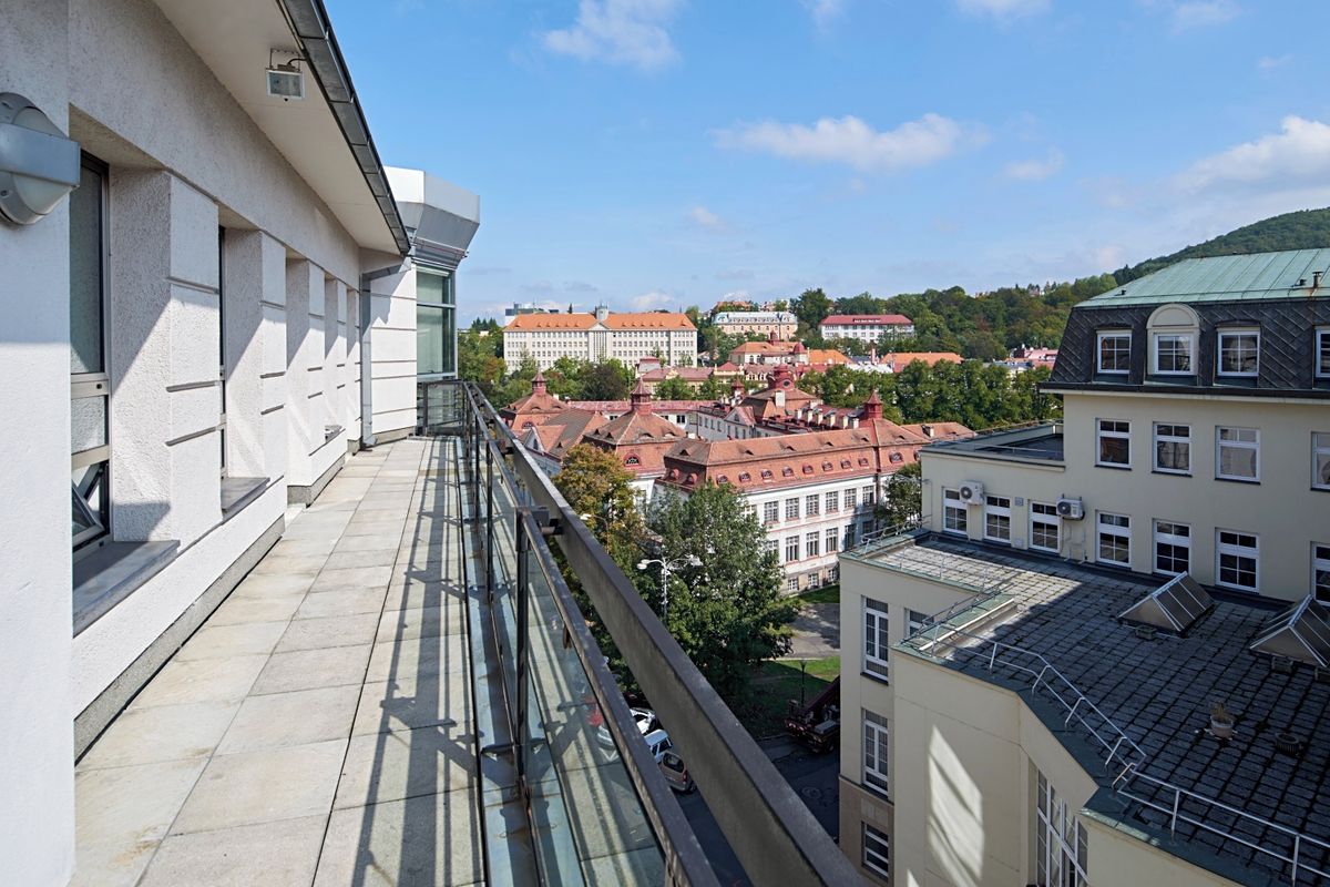 Pronájem bytu 6 pokojů a více 561 m²