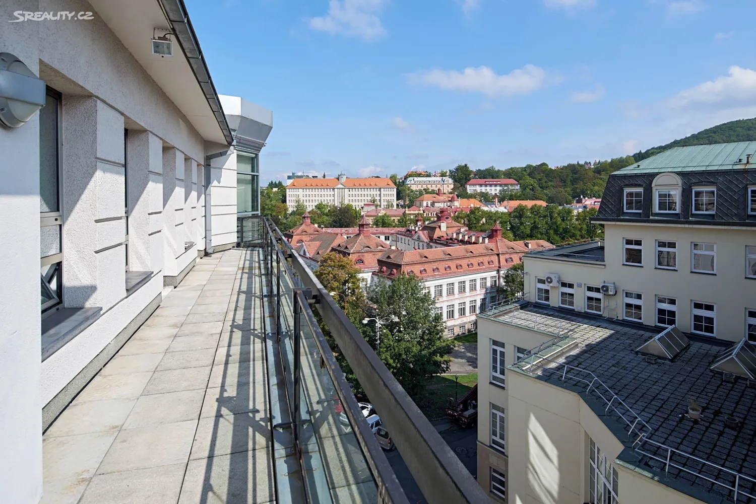 Pronájem bytu 6 pokojů a více 561 m²