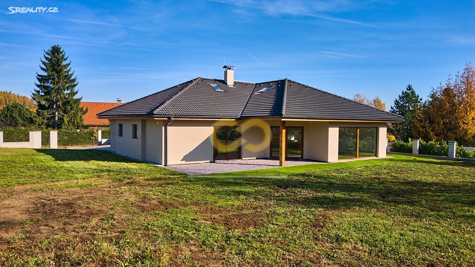 Pronájem  rodinného domu 296 m², pozemek 1 600 m² – pohled 2