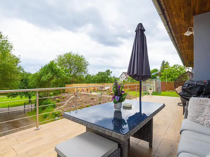 Prodej rodinného domu 358 m², pozemek 520 m², Slabce – náhled fotky 3