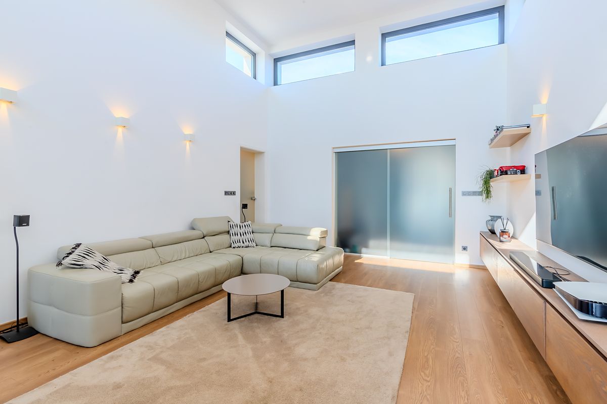 Prodej rodinného domu 198 m², pozemek 715 m² – fotografie 4