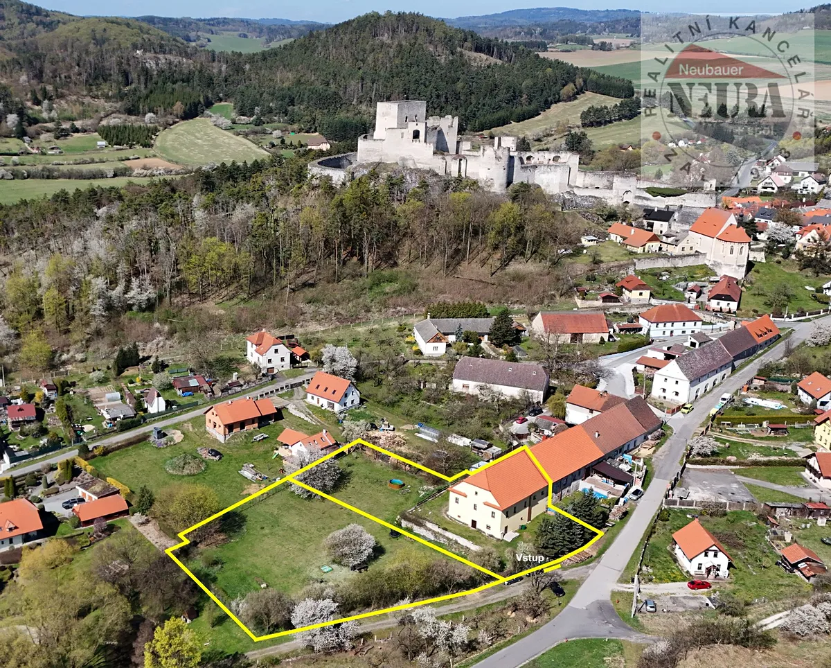 Prodej rodinného domu 325 m², pozemek 1864 m²