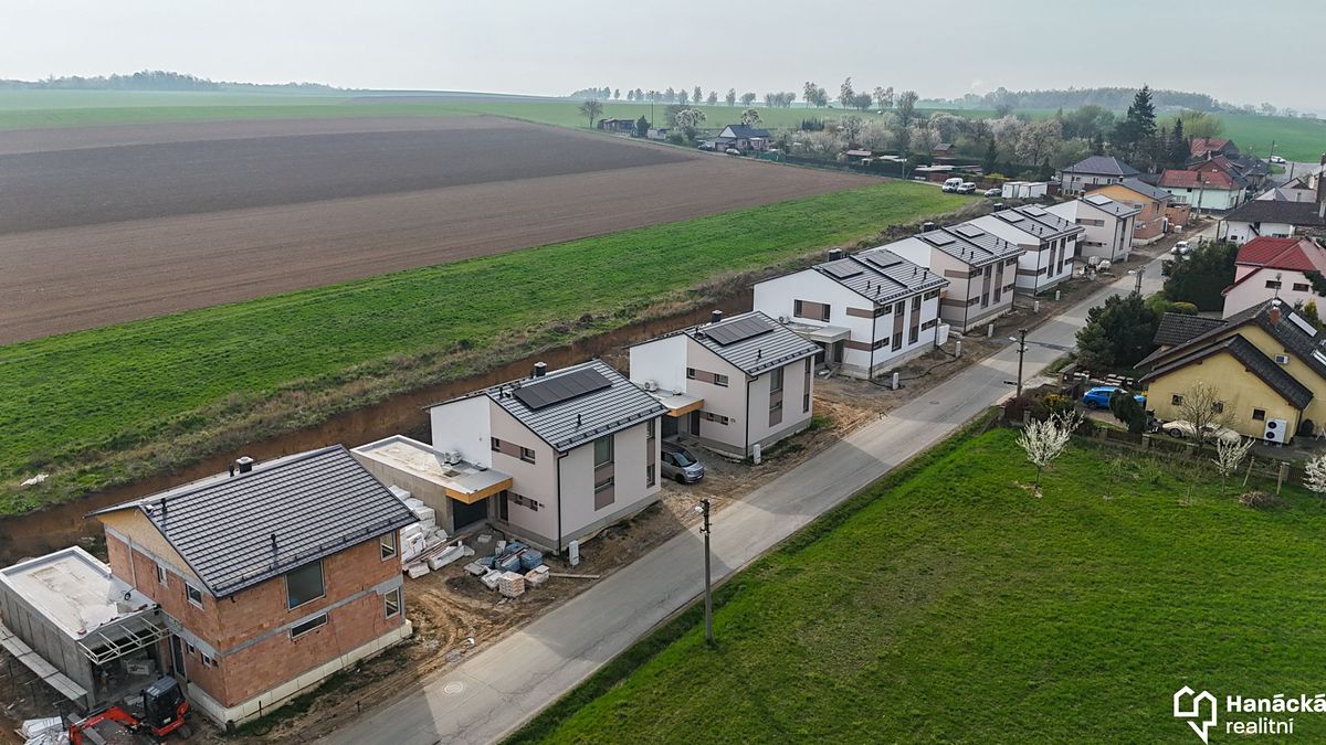Prodej rodinného domu 133 m², pozemek 398 m² – fotografie 2