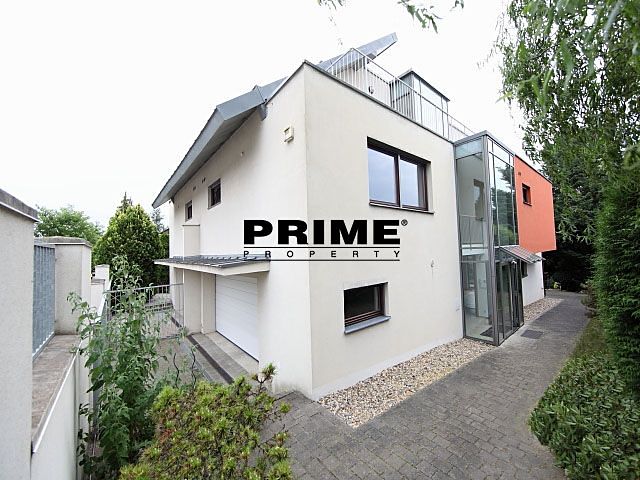 Pronájem rodinného domu 260 m², pozemek 623 m²