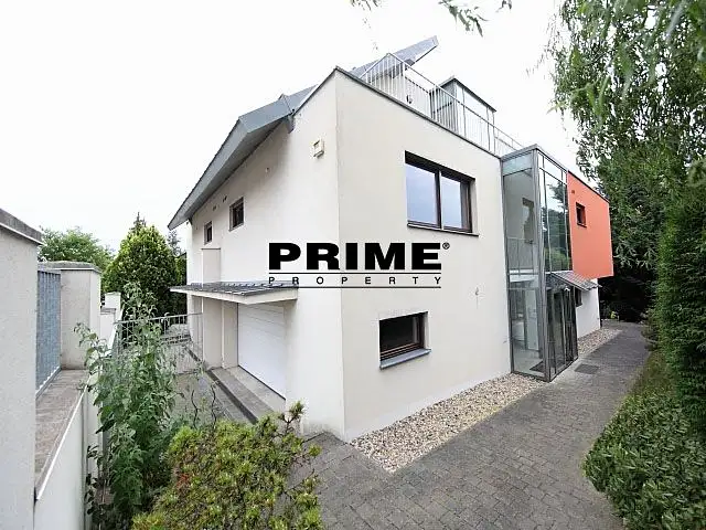 Pronájem rodinného domu 260 m², pozemek 623 m², Praha – náhled fotky 1