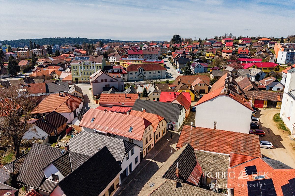 Prodej rodinného domu 270 m², pozemek 430 m² – fotografie 2