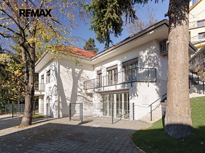 Prodej  vily 462 m², pozemek 984 m²