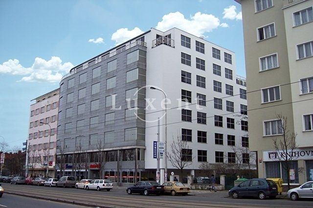 Pronájem kanceláře 614 m²