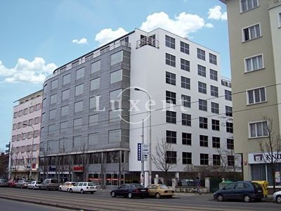 Pronájem kanceláře 614 m²