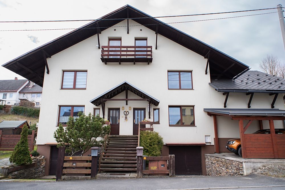 Prodej rodinného domu 265 m², pozemek 1268 m² – fotografie 3