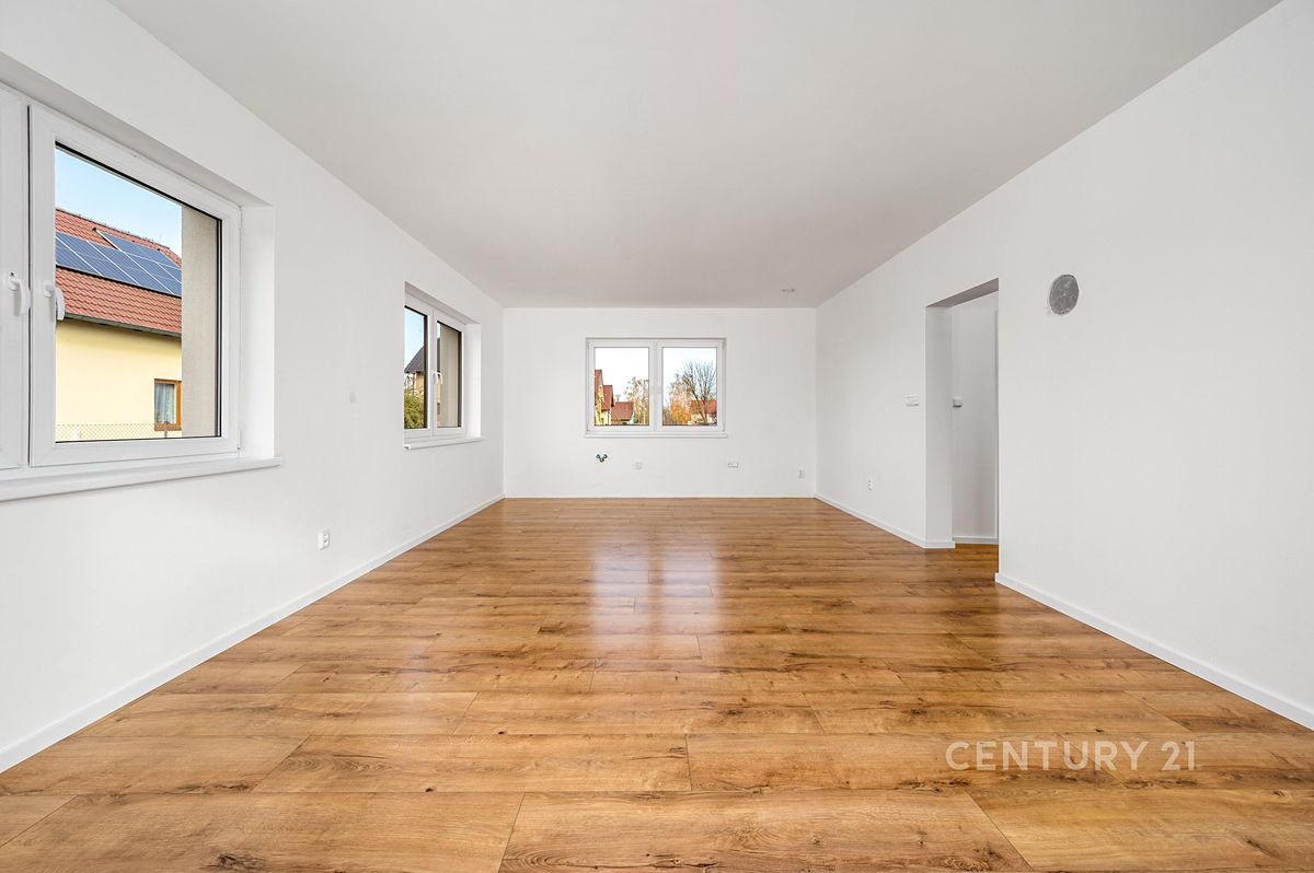 Prodej rodinného domu 93 m², pozemek 844 m² – fotografie 2
