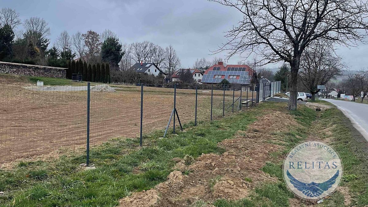 Prodej stavebního pozemku 1300 m²
