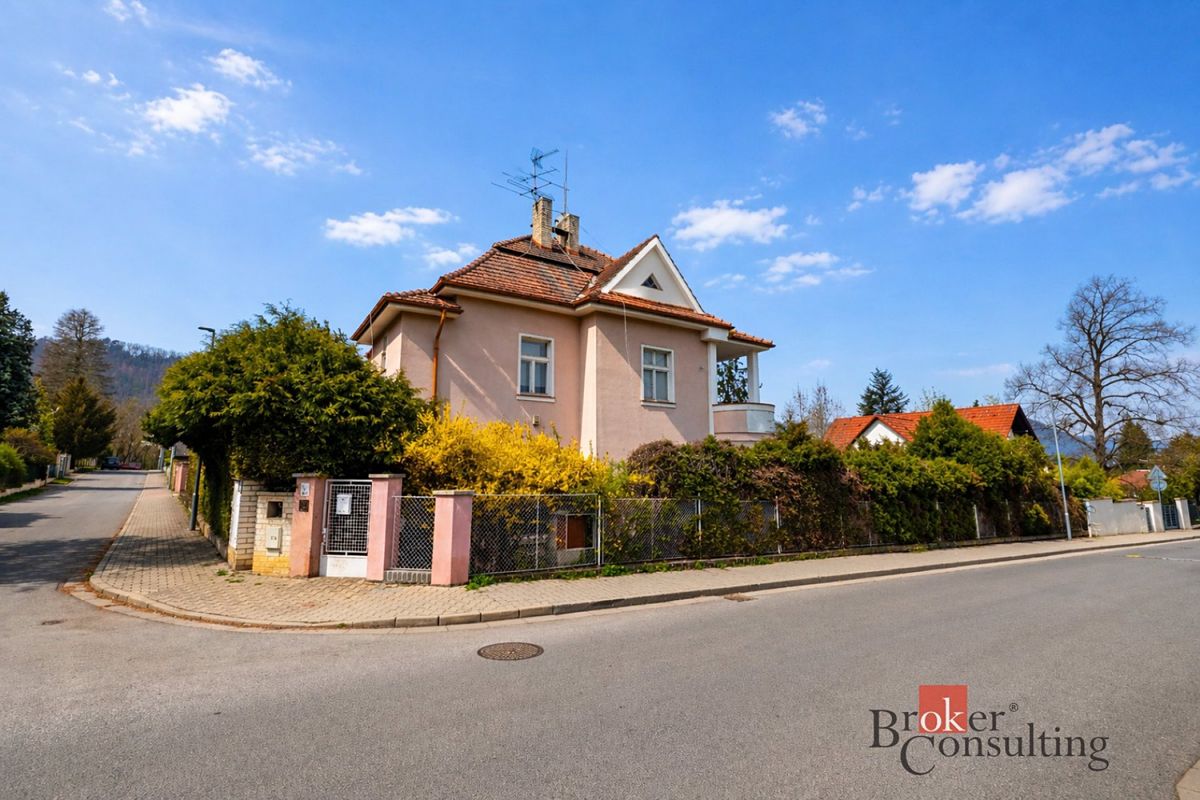 Prodej rodinného domu 283 m², pozemek 1308 m²