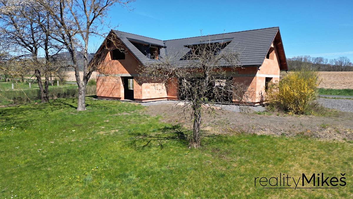 Prodej rodinného domu 252 m², pozemek 1445 m² – fotografie 5