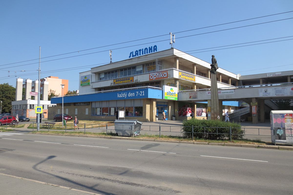 Pronájem obchodního prostoru 711 m²