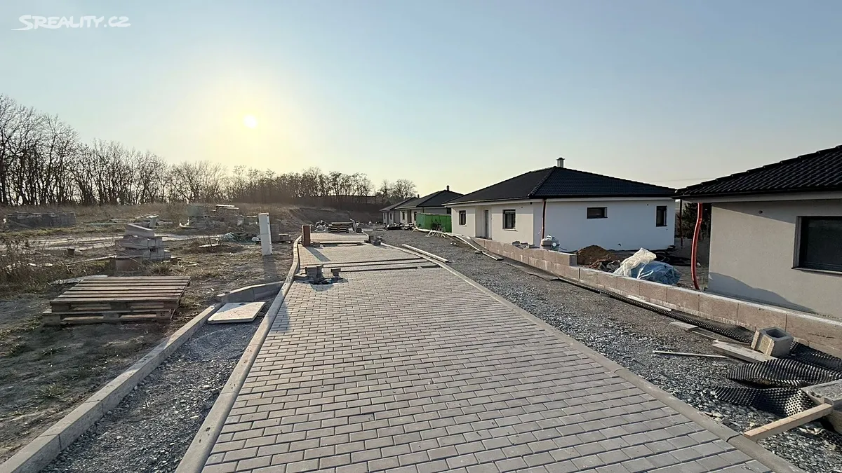 Prodej stavebního pozemku 938 m² – pohled 5