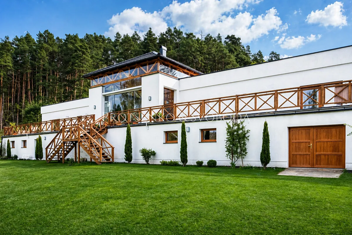 Prodej rodinného domu 642 m², pozemek 6248 m²