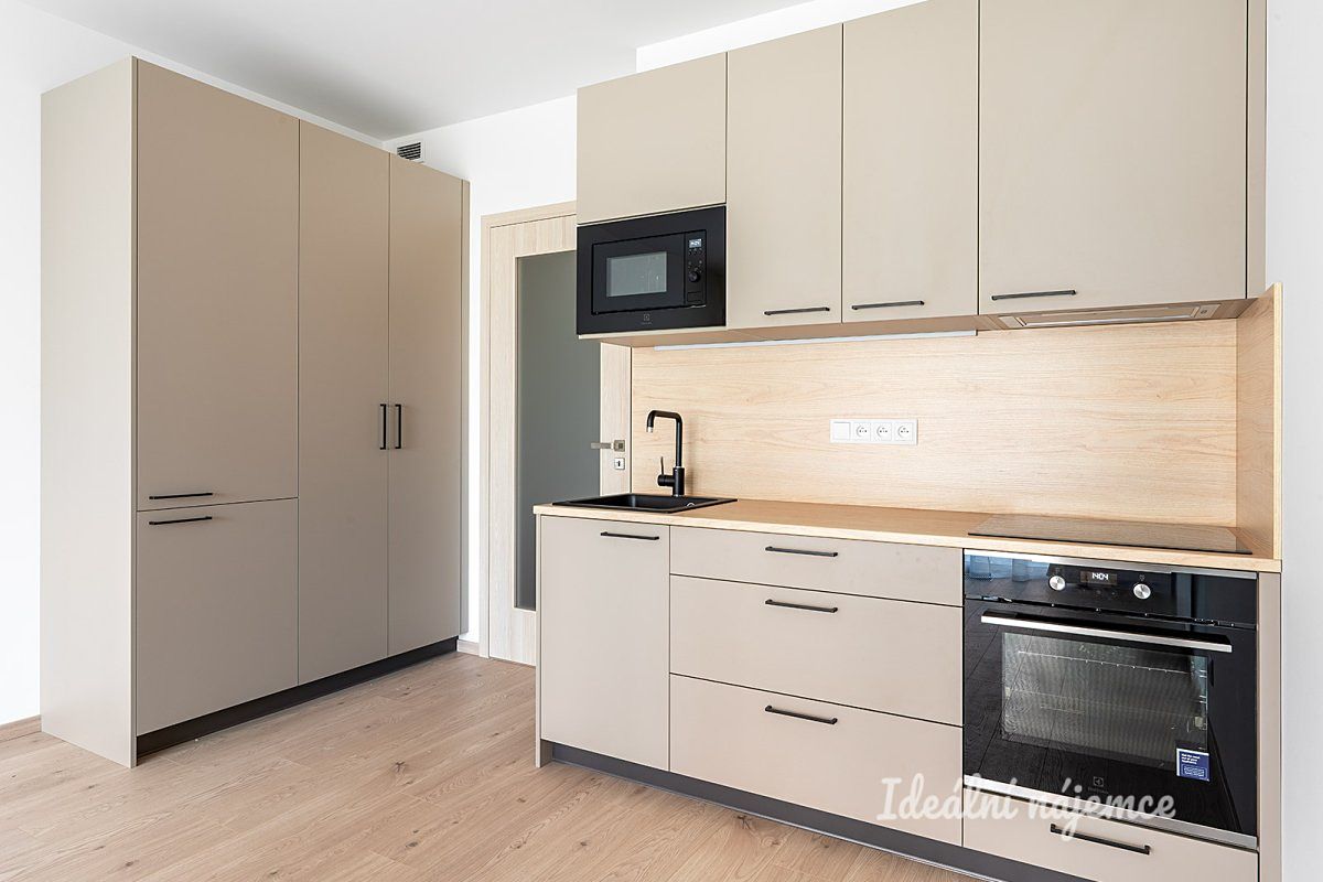 Pronájem bytu 1+kk 32 m²