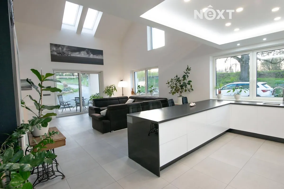 Prodej rodinného domu 263 m², pozemek 38000 m²