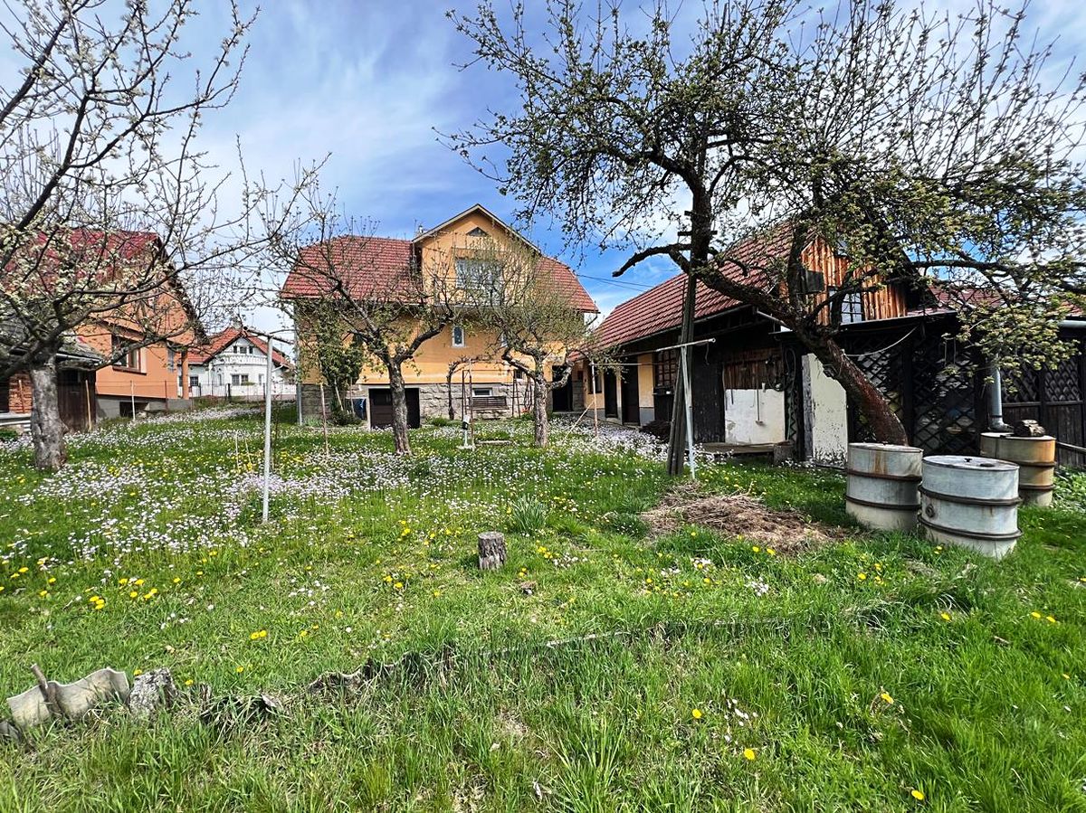 Prodej rodinného domu 362 m², pozemek 559 m² – fotografie 2