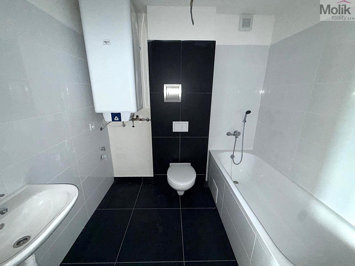 Pronájem bytu 2+kk 50 m² – fotografie 4