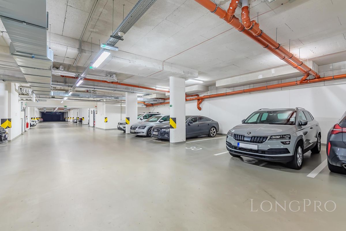 Pronájem garážového stání 13 m² – fotografie 2