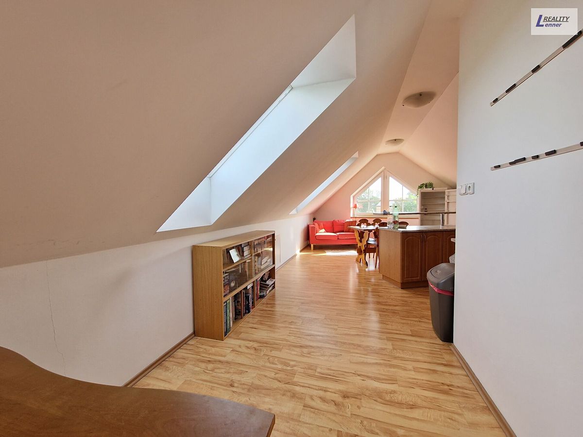 Pronájem bytu 2+1 89 m² – fotografie 5