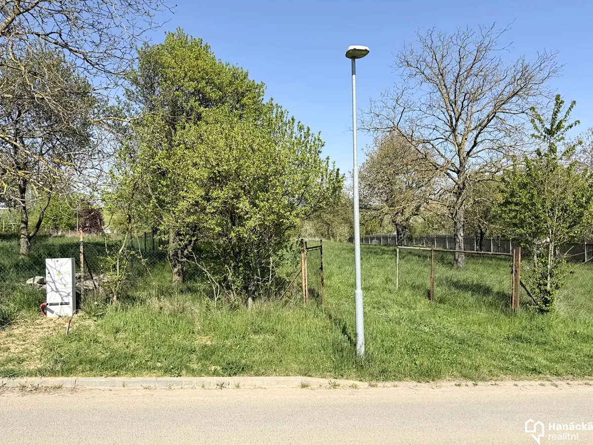 Prodej stavebního pozemku 1988 m²