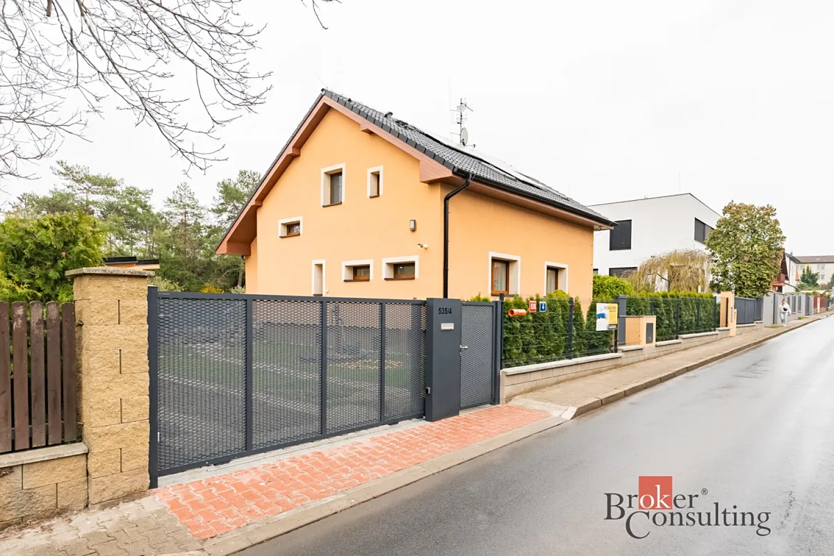 Prodej rodinného domu 268 m², pozemek 708 m²