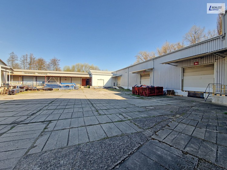 Pronájem komerčního prostoru, 1 045 m² (4 z 25)