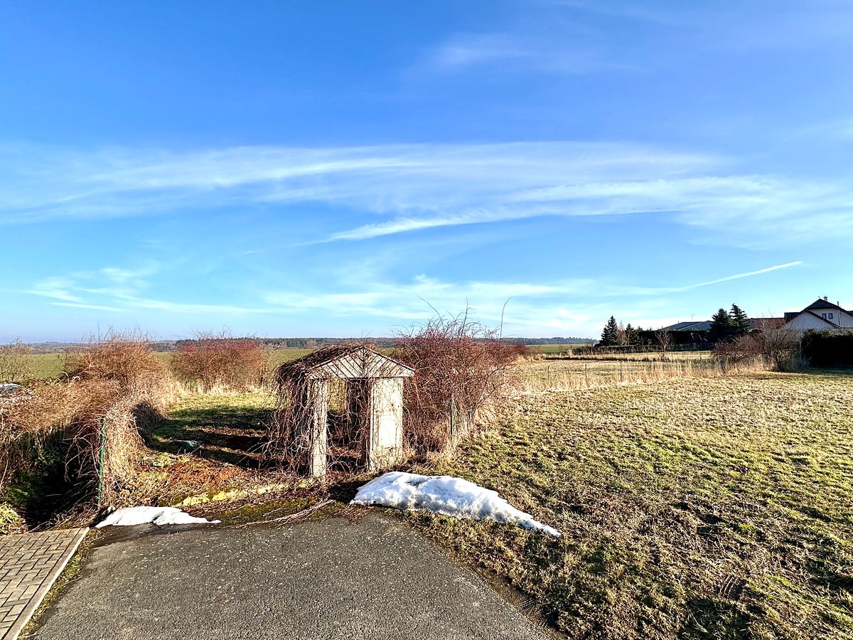 Prodej stavebního pozemku 1108 m², Křenice – fotka 1 z 3