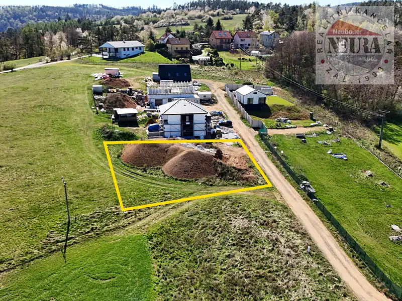 Prodej stavebního pozemku 957 m², Drevníky – náhled fotky 2